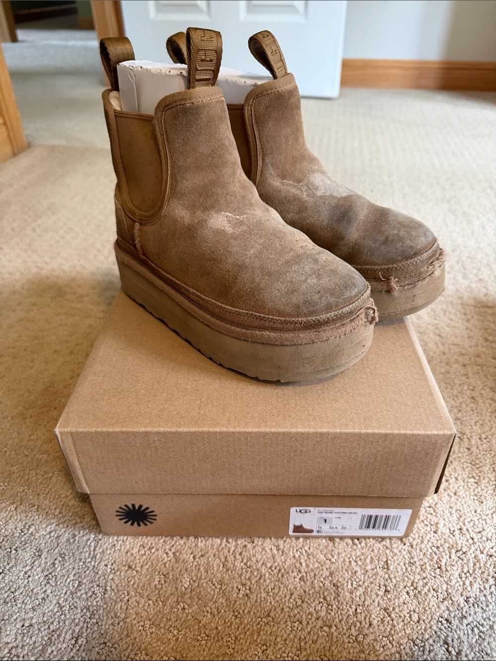 UGG Suede Platform Chelsea Boots in Chestnut